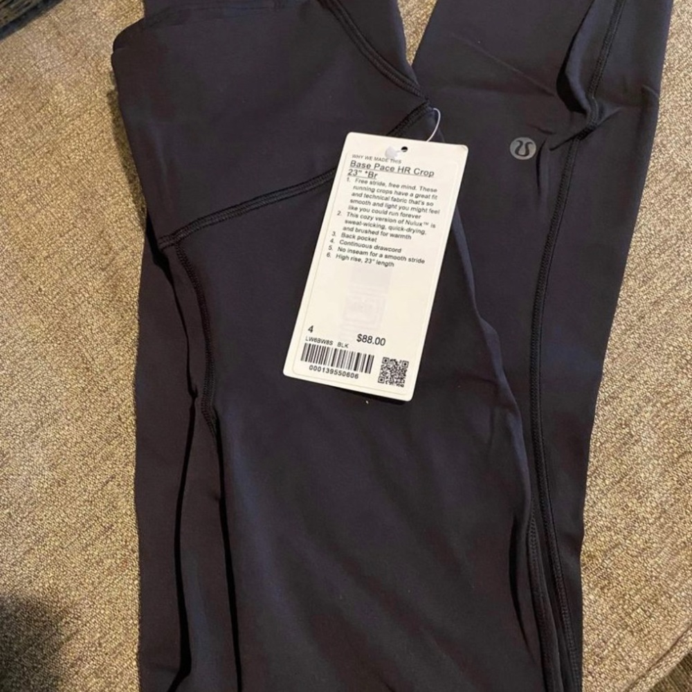 Base pace crop leggings 23”